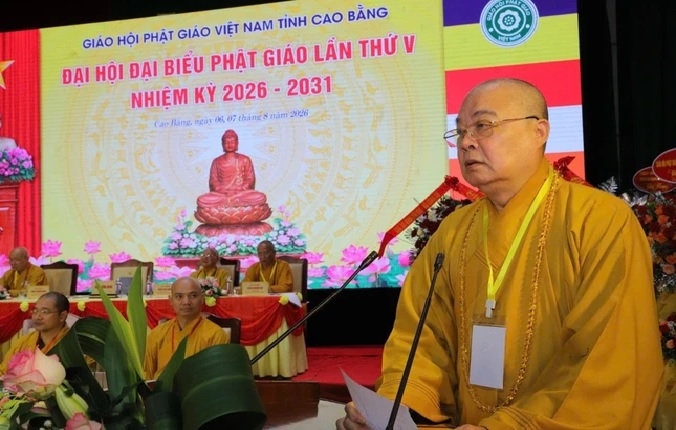 Hòa thượng Thích Thanh Nhiễu, Ủy viên Thường trực Hội đồng Chứng minh, Phó Chủ tịch Thường trực Hội đồng Trị sự Giáo hội Phật giáo Việt Nam phát biểu tại Đại hội
