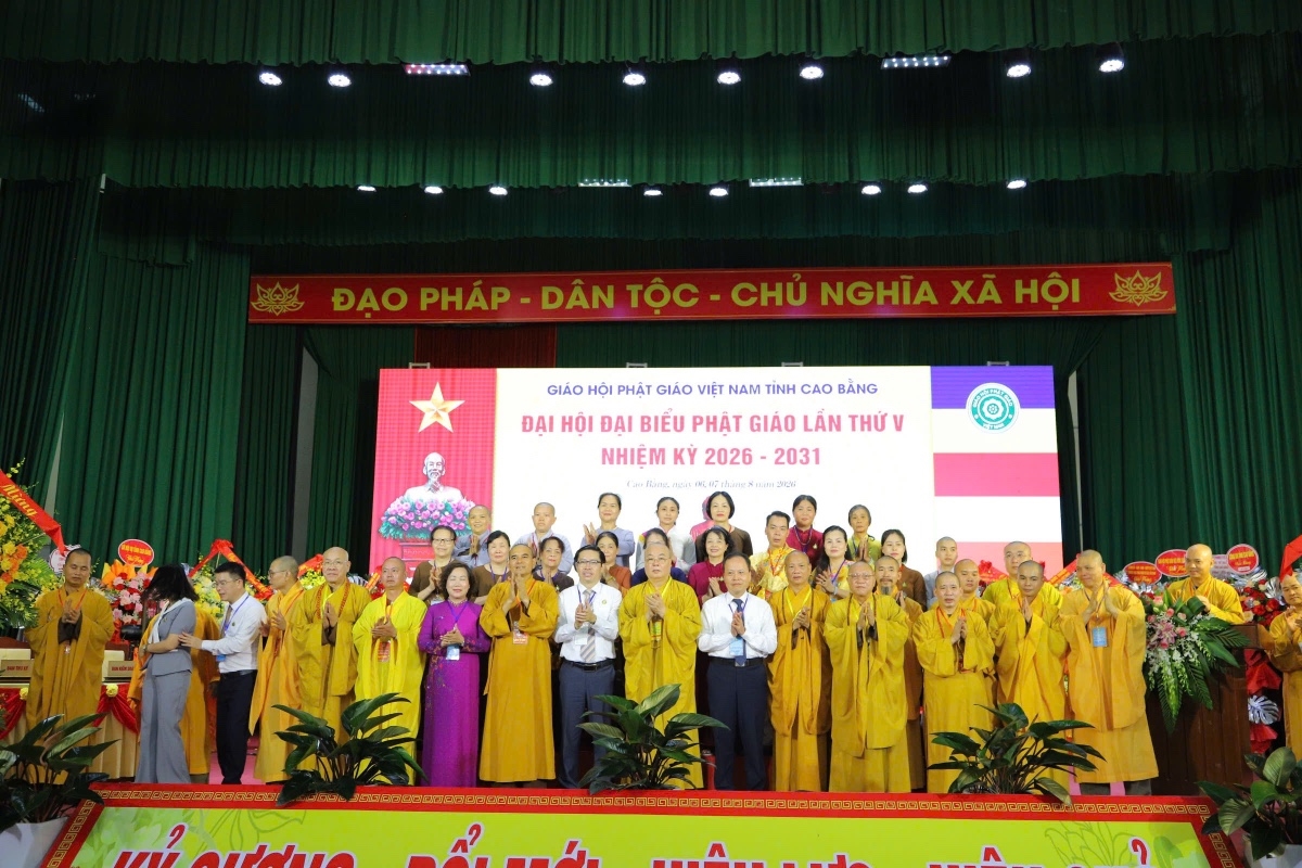 Các đại biểu chúc mừng tân Ban Trị sự tại Đại hội