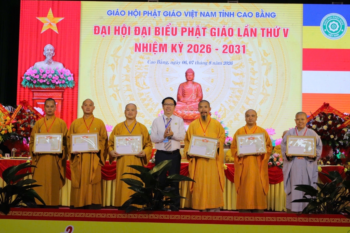 Các cá nhân nhận Bằng khen vì có những đóng góp tích cực vào sự phát triển chung của phong trào Phật giáo địa phương