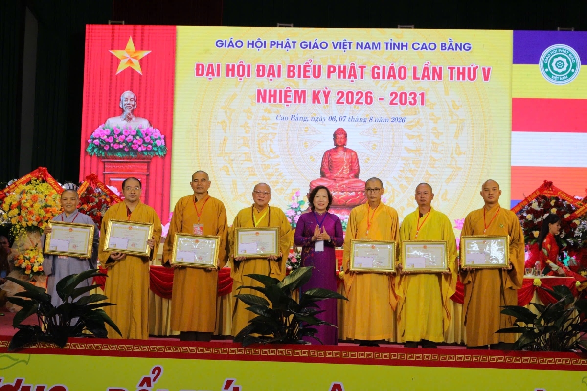 Các cá nhân nhận Bằng khen vì có những đóng góp tích cực vào sự phát triển chung của phong trào Phật giáo địa phương