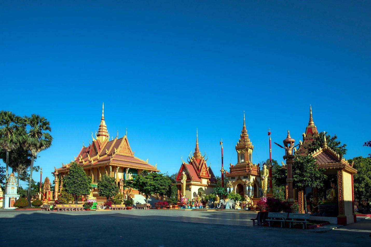 Xiem Can pagoda is a unified architectural and artistic whole, representing a harmonious blend of three elements: Heaven, Earth and Humanity