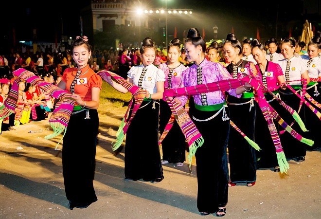Nghệ thuật Xòe Thái của tỉnh Sơn La và các tỉnh Tây Bắc đã được UNESCO công nhận là Di sản văn hóa phi vật thể đại diện của nhân loại…