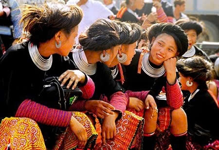 Tiếng sao ai vang lên giữa vẻ tĩnh mịch của núi rừng, lúc dồn dập, lúc ngập ngừng như muốn gửi gắm tình cảm, lời tâm sự của chàng trai với người mình yêu qua âm thanh thoát ra từ những nốt tròn trên thân sáo 