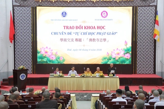 Quang cảnh buổi trao đổi học thuật giữa Học viện Phật giáo Việt Nam tại Huế với Đoàn Đại học Phật Quang (Đài Loan - Trung Quốc)