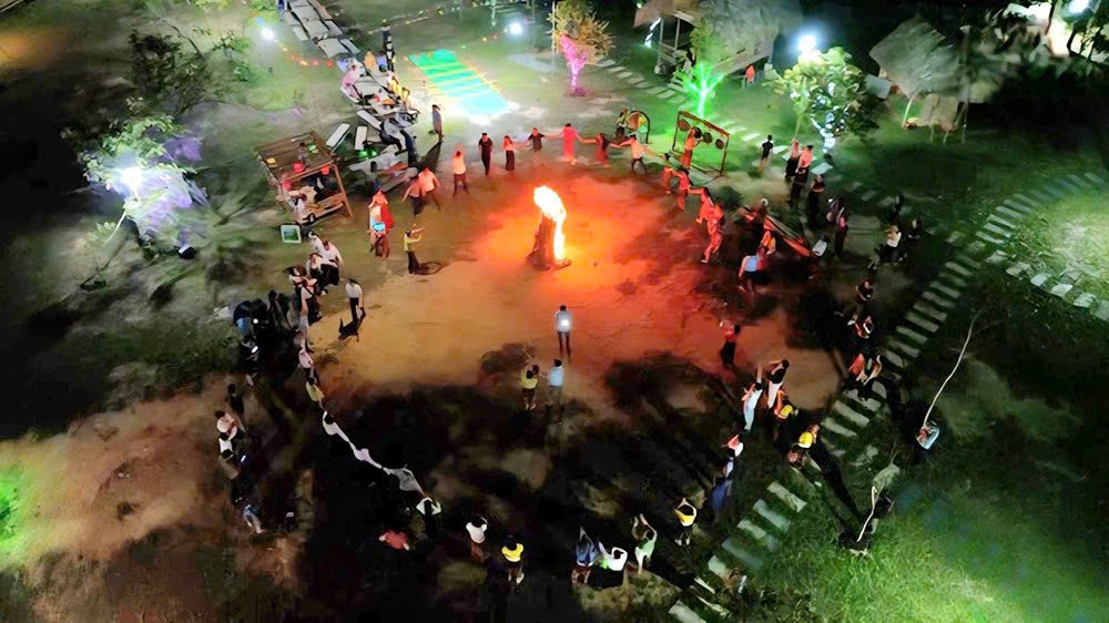 Không gian sinh hoạt cộng đồng về đêm, góp phần đa dạng hóa trải nghiệm và thúc đẩy du lịch cộng đồng tại Vườn quốc gia Bến En