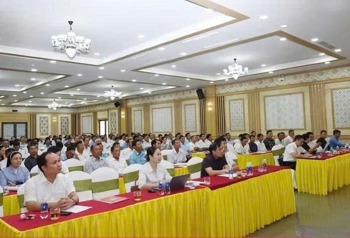 Các đại biểu tham dự hội nghị