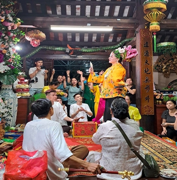 Tín ngưỡng thờ Mẫu Tam phủ của người Việt đã hình thành từ rất lâu và được hoàn thiện dần thành hệ thống trong cả một quá trình lâu dài, đây là tín ngưỡng nội sinh, địa phương