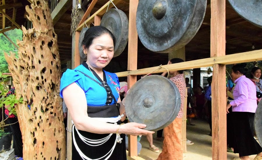 Chiêng là nhạc cụ truyền thống tiêu biểu của dân tộc Mường ở Sơn La, thường vang lên trong các dịp lễ, Tết, hội hè và sinh hoạt cộng đồng, góp phần tạo nên không gian văn hóa đặc sắc và gắn kết cộng đồng bản Mường