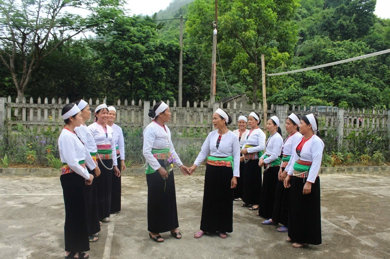 Hát Ví là hình thức giao lưu, đối đáp giàu tình cảm trong đời sống văn hóa của người Mường