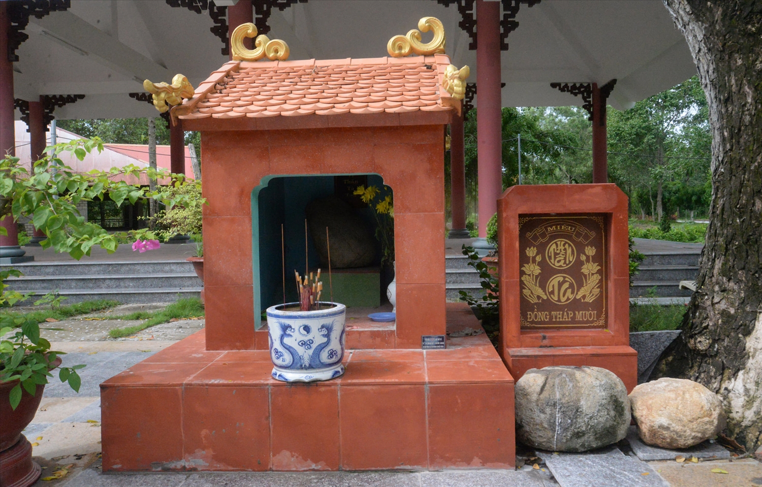 Miếu thờ Neak Tà có quy mô nhỏ của đồng bào Khmer