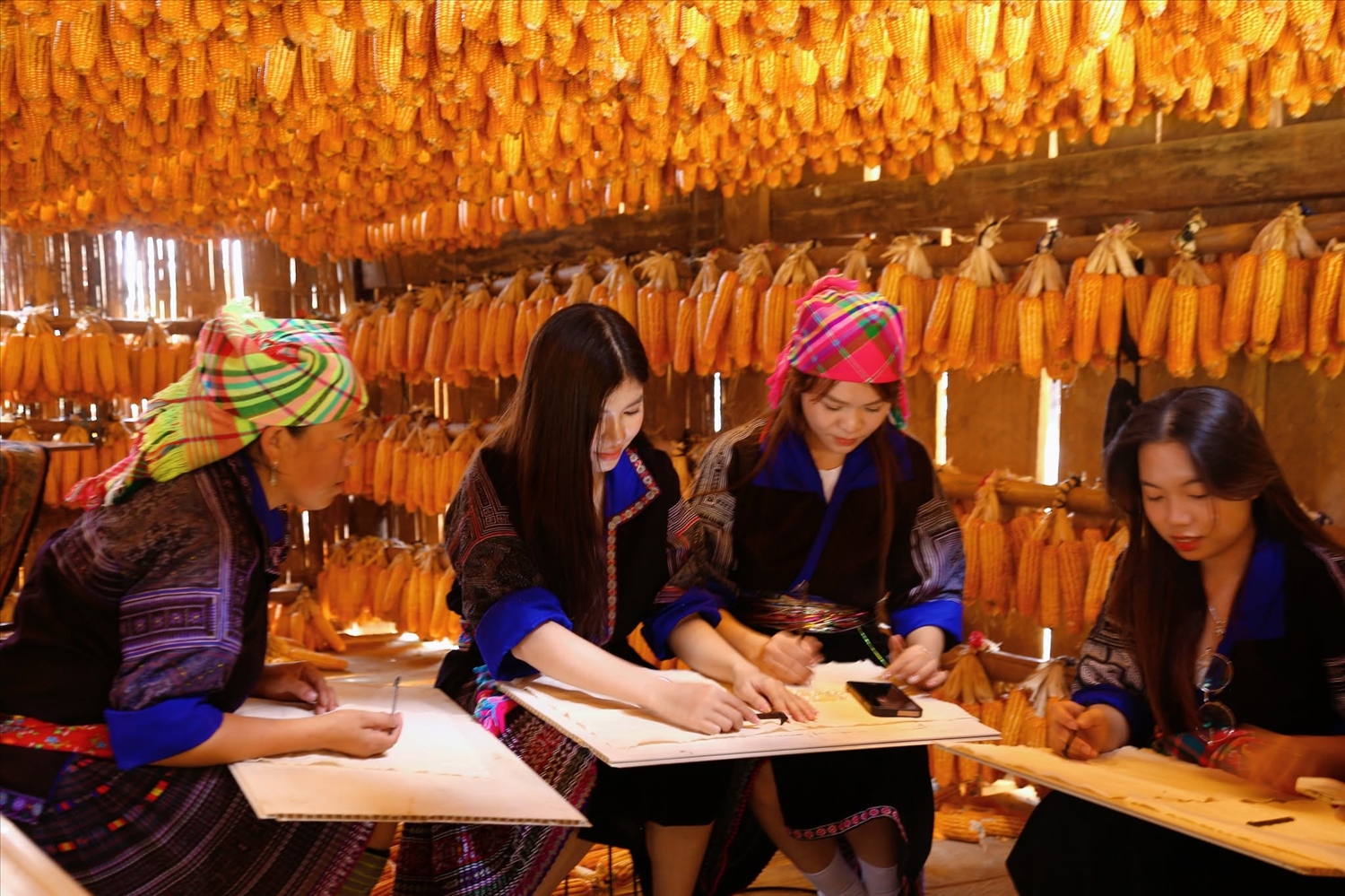 Nhà Ngô Màng Mủ ở thôn Màng Mủ, xã Mù Cang Chải, tỉnh Lào Cai là một địa điểm lý tưởng để tìm hiểu văn hóa người Mông địa phương