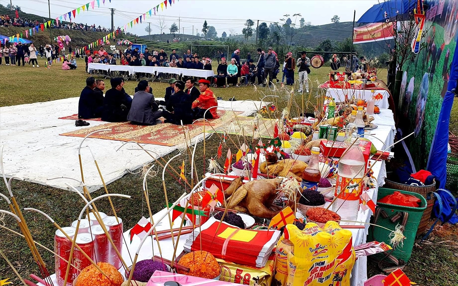 Lễ hội xuống đồng (Roóng Poọc) của người Giáy, Tày ở Lào Cai 