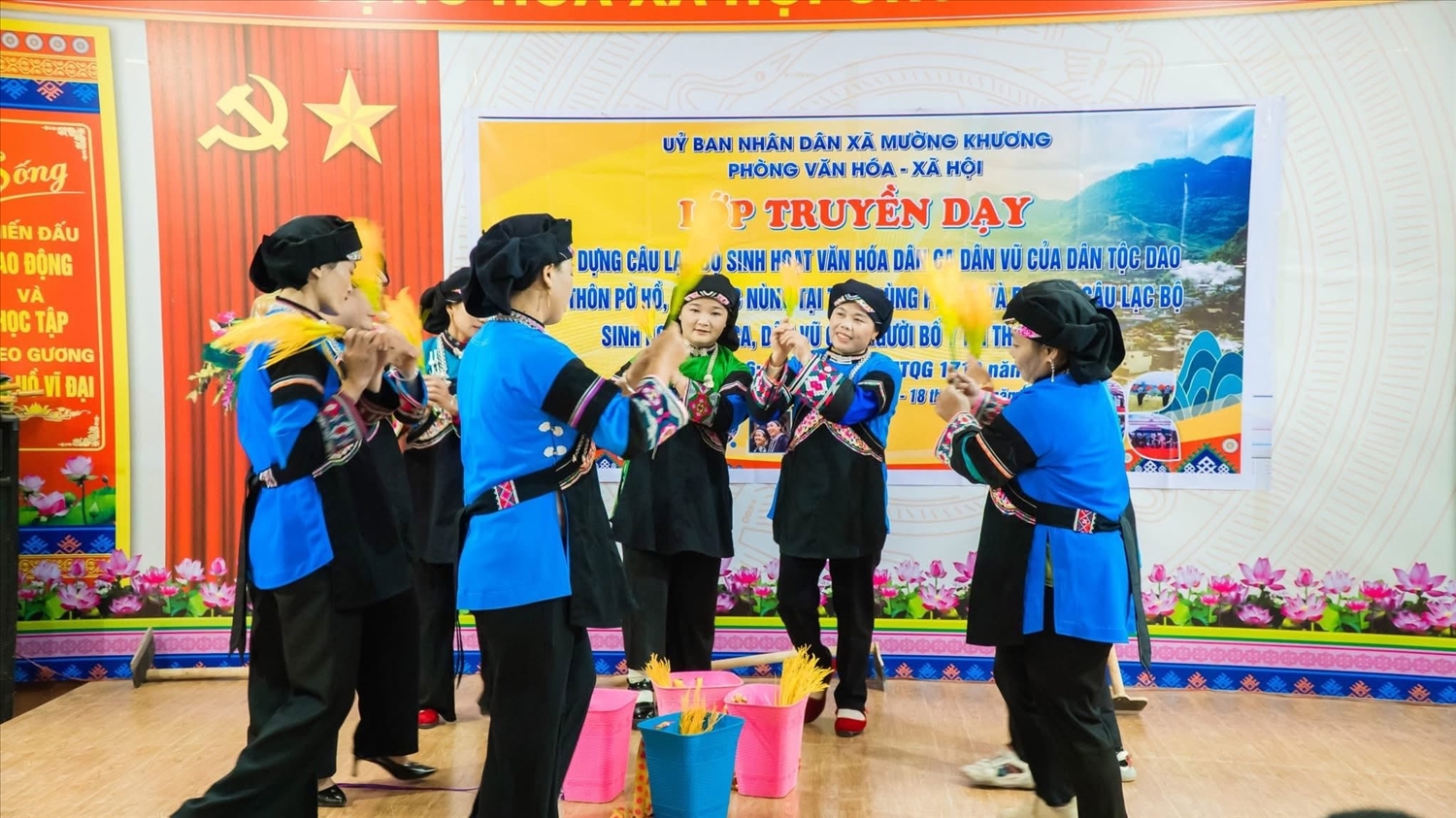 Lớp truyền dạy và xây dựng Câu lạc bộ sinh hoạt văn hóa dân ca, dân vũ cho đồng bào dân tộc Bố Y ở thôn Lao Hầu, xã Mường Khương, tỉnh Lào Cai