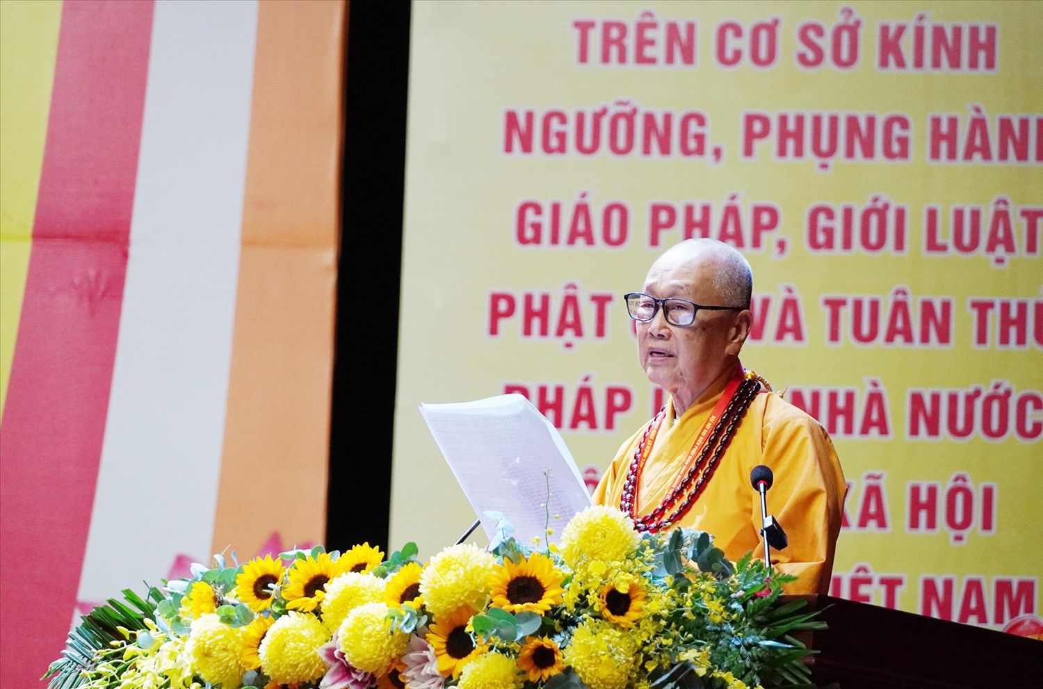 Hòa thượng Thích Tánh Nhiếp, Trưởng Ban Trị sự Giáo hội Phật giáo Việt Nam tỉnh Quảng Trị phát biểu tại Đại hội