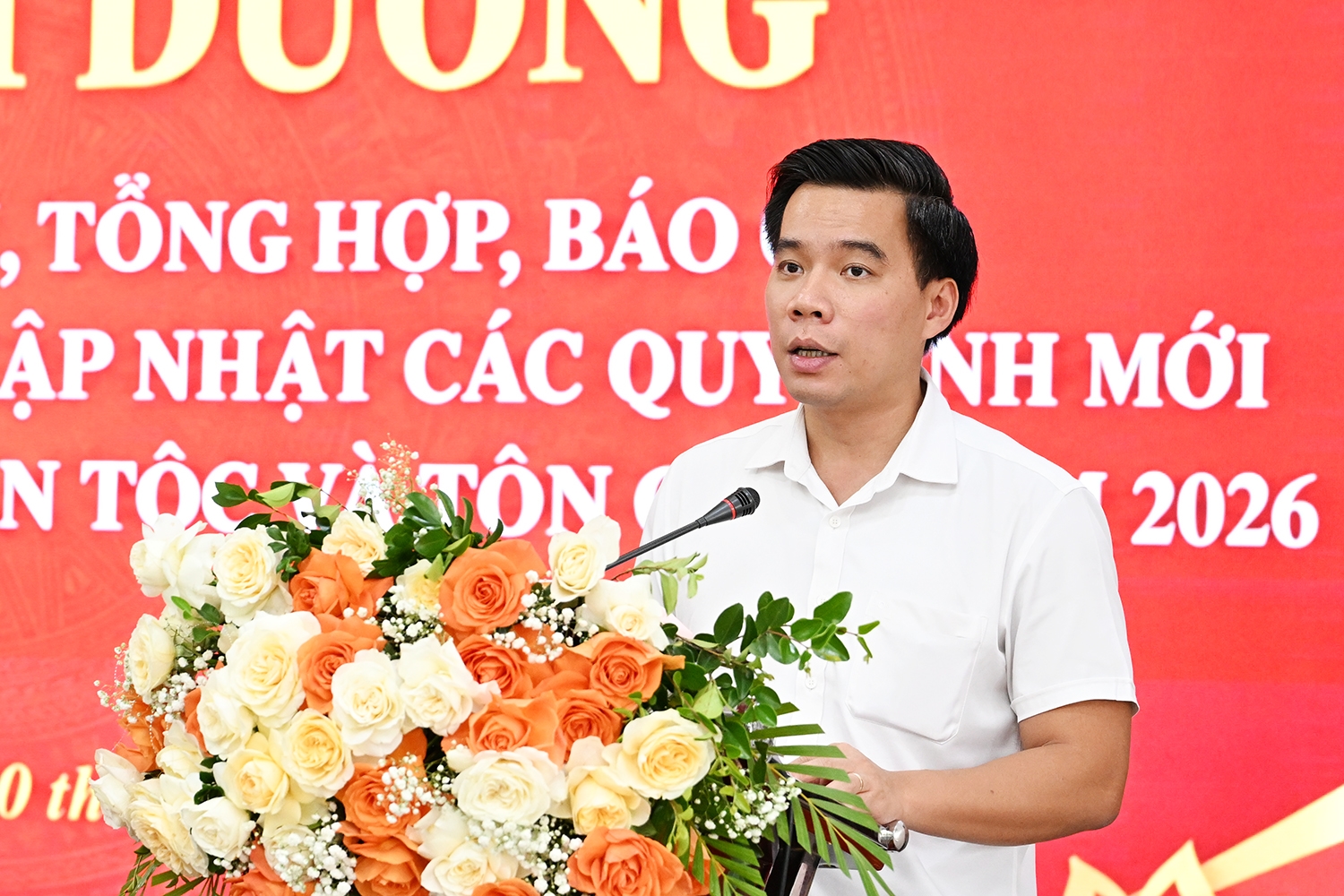Ông Nguyễn Tiến Thành, Phó Chánh Văn phòng Bộ Dân tộc và Tôn giáo phát biểu tại Lớp bồi dưỡng