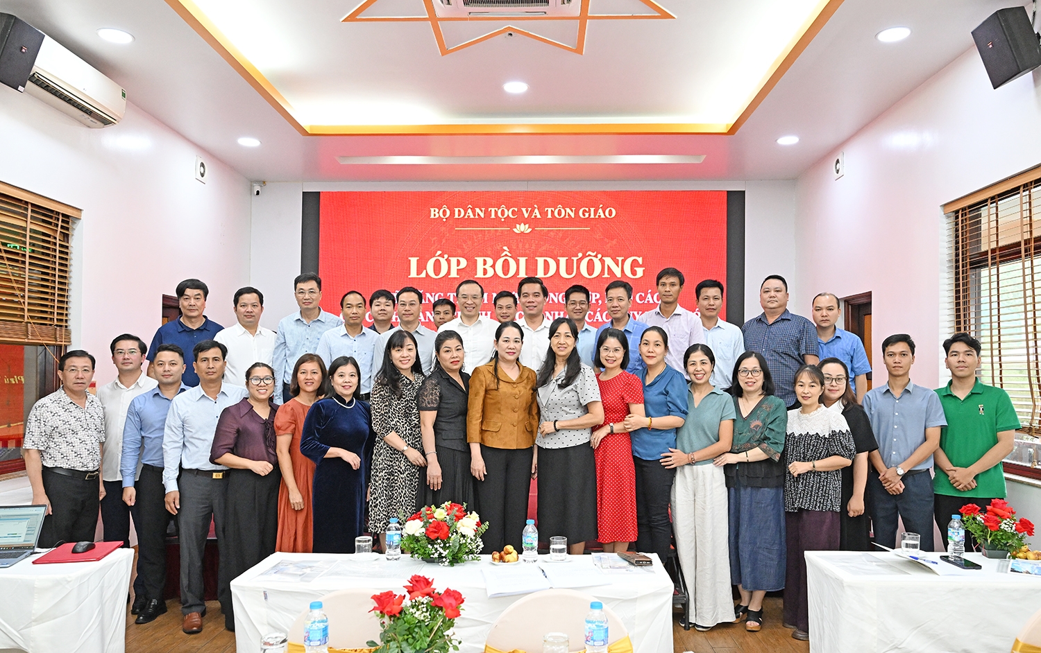 Lớp bồi dưỡng kỹ năng tham mưu, tổng hợp, báo cáo, cải cách hành chính và cập nhật các quy định mới liên quan đến công tác dân tộc và tôn giáo tại Phú Thọ
