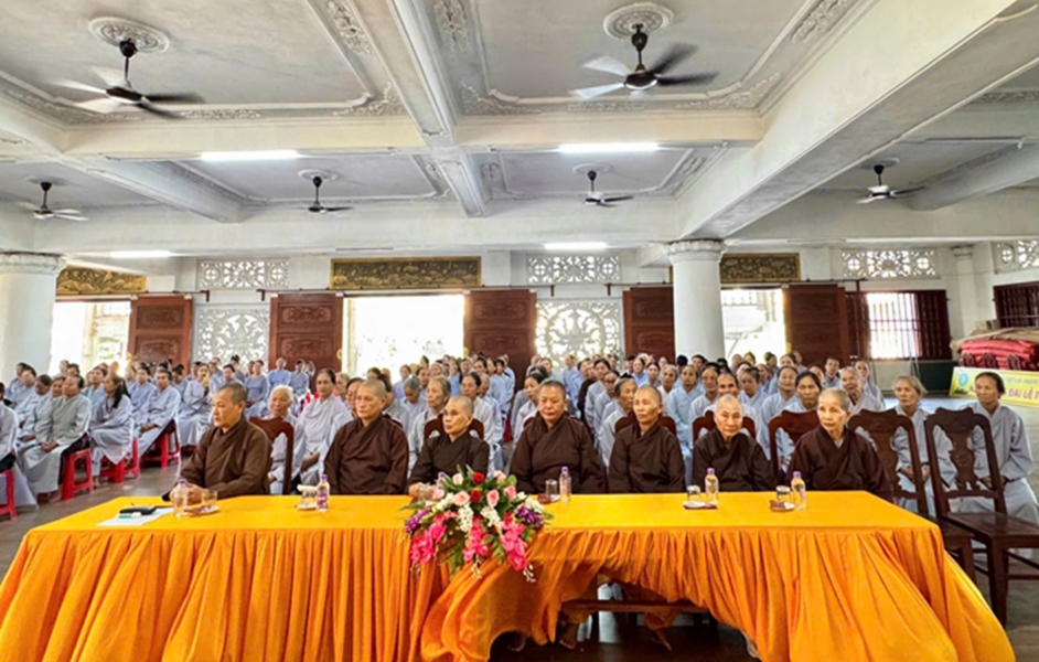 Quang cảnh Hội nghị tuyên truyền, phổ biến pháp luật về tín ngưỡng, tôn giáo với sự tham dự của gần 200 chức sắc, chức việc và tín đồ Phật giáo trên địa bàn tỉnh Thanh Hóa
