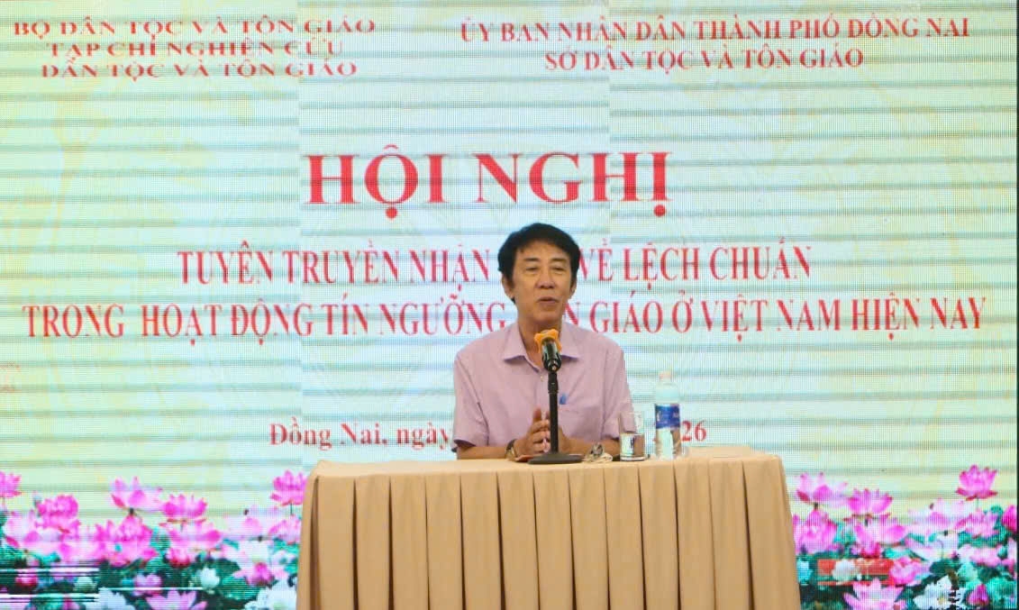 PGS.TS Nguyễn Thanh Xuân, nguyên Phó Trưởng ban Thường trực Ban Tôn giáo Chính phủ, Giảng viên cao cấp Học viện Chính trị quốc gia Hồ Chí Minh, trao đổi tại hội nghị