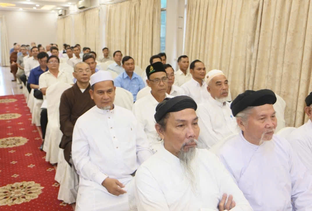 Các đại biểu tham dự hội nghị