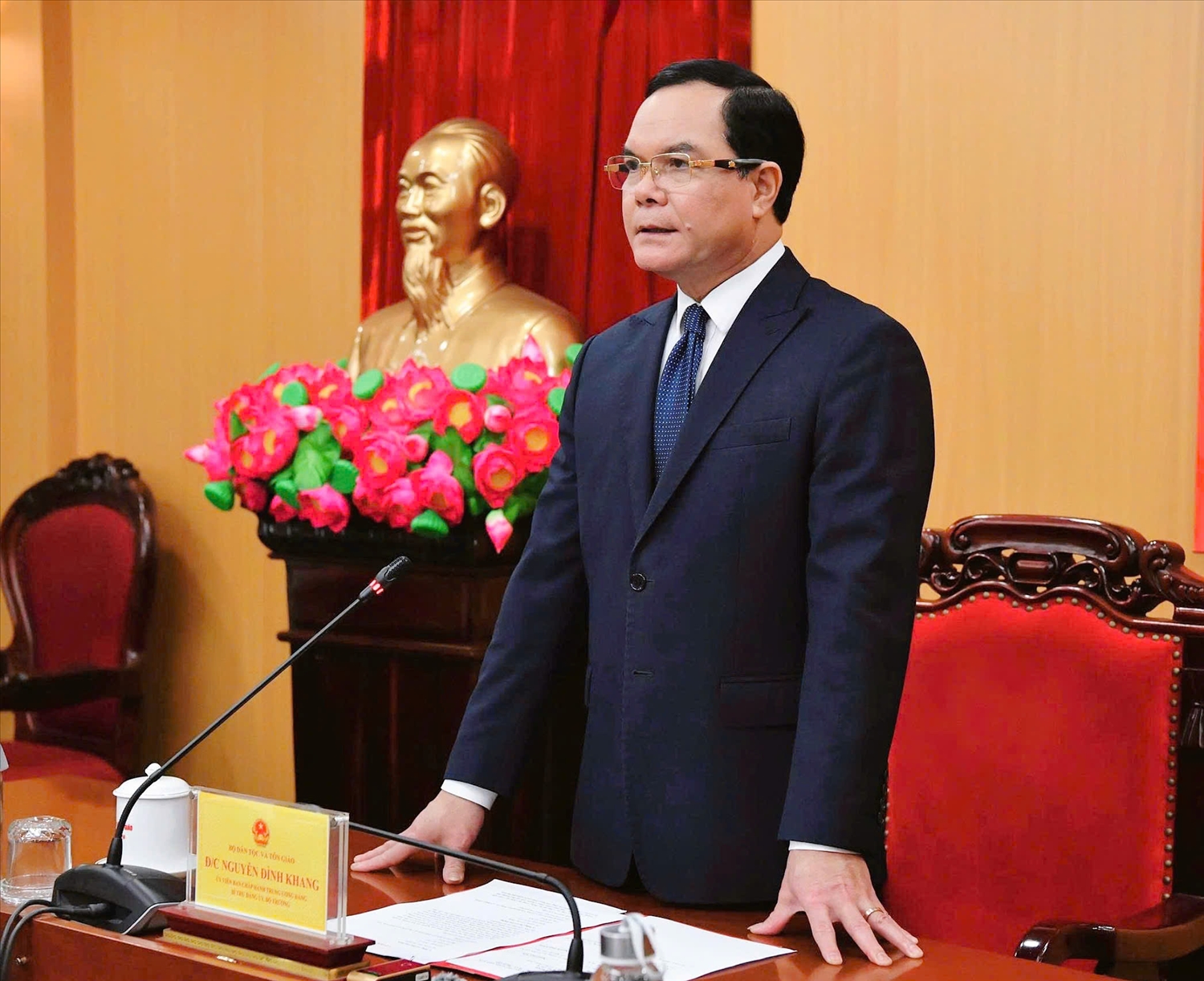Ủy viên Ban Chấp hành Trung ương Đảng, Bí thư Đảng ủy, Bộ trưởng Bộ Dân tộc và Tôn giáo Nguyễn Đình Khang phát biểu tại Hội nghị