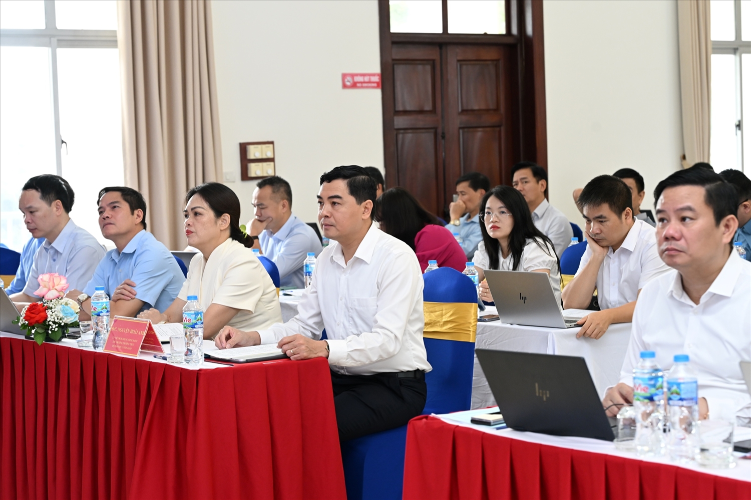 Nguyễn Hoài Anh, Ủy viên Ban Chấp hành Trung ương Đảng, Thứ trưởng Thường trực Bộ Dân tộc và Tôn giáo, cùng các đại biểu tham dự Hội nghị tập huấn