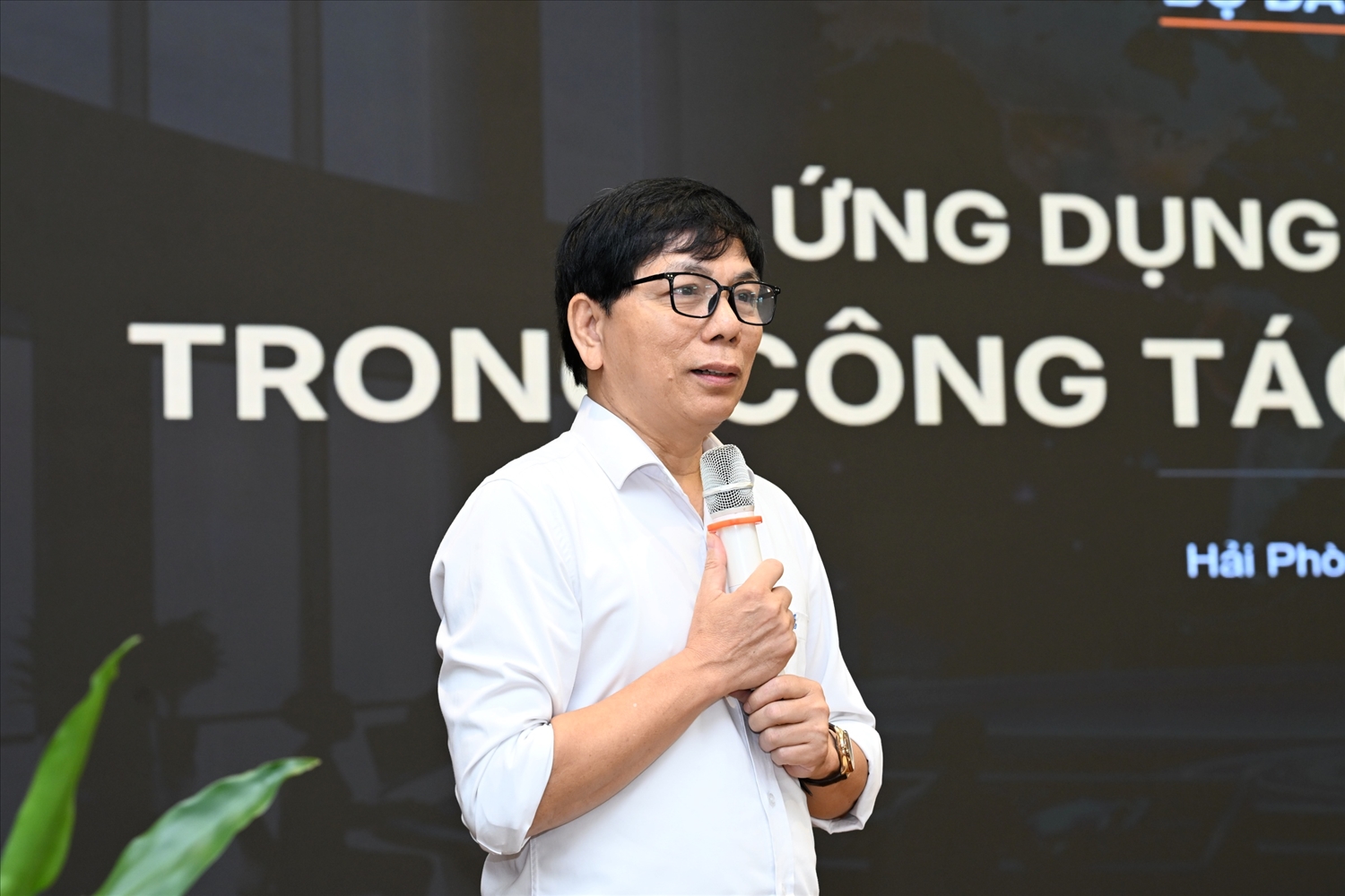 Giảng viên Ngô Văn Đức, Phó Giám đốc Viện Giáo dục đào tạo công nghệ số, Tổng công ty truyền thông đa phương tiện VTC chia sẻ tại Hội nghị