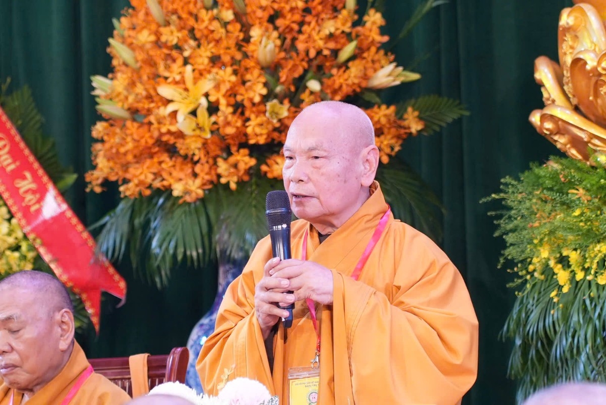 Hòa thượng Thích Thiện Nhơn, Phó Pháp chủ Hội đồng Chứng minh, Chủ tịch Hội đồng Trị sự Giáo hội Phật giáo Việt Nam phát biểu chỉ đạo Đại hội