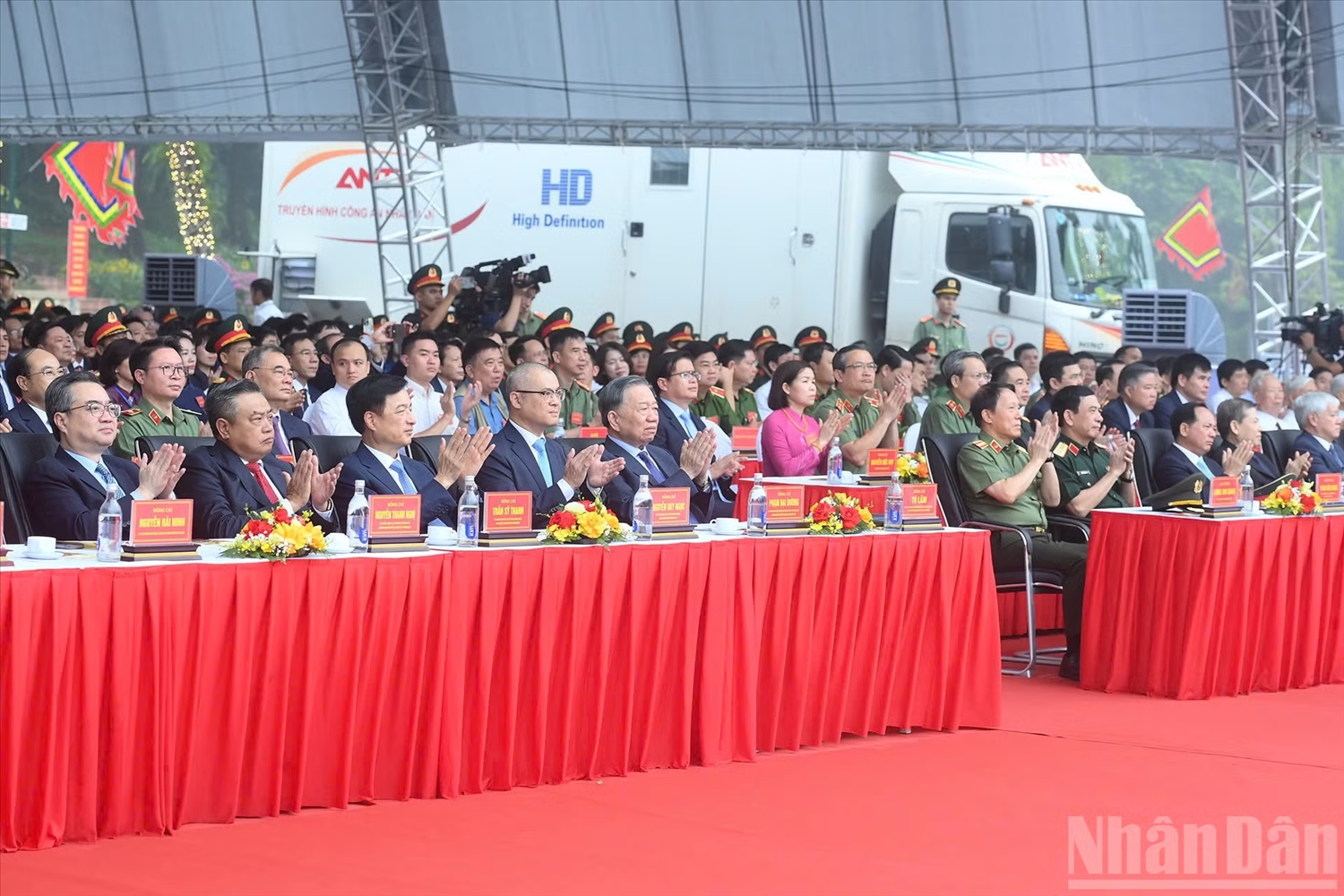 Tổng Bí Thư, Chủ tịch nước Tô Lâm và các đại biểu tham dự buổi lễ. (Ảnh: ĐĂNG KHOA)