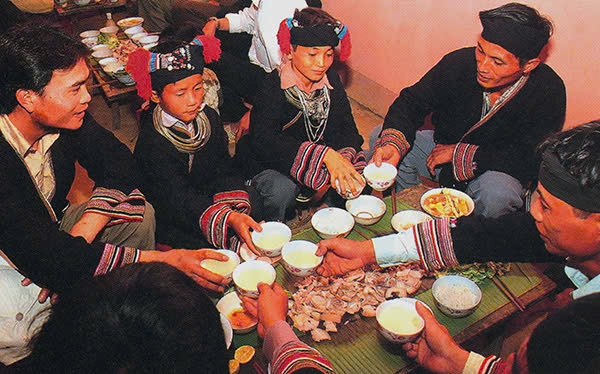 Sau lễ cấp sắc, các cậu bé người Dao chính thức trở thành nguwoif đan ông thực thụ