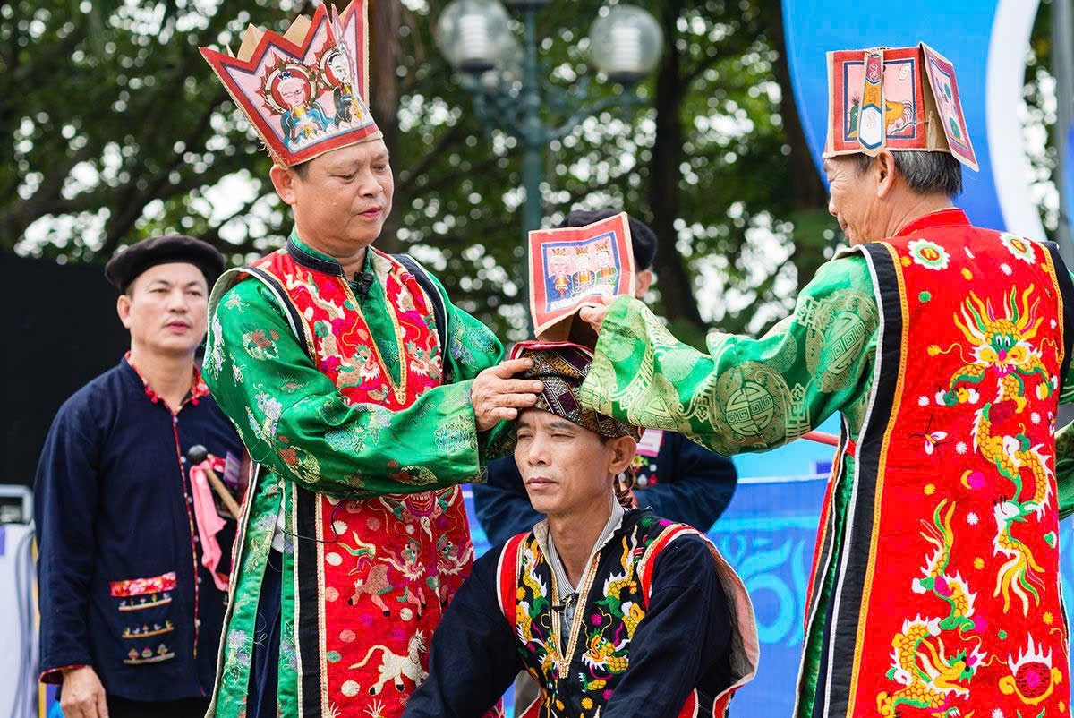 Mỗi cấp trong lễ Cấp sắc đánh dấu một mốc trưởng thành của mỗi người đàn ông dân tộc Dao