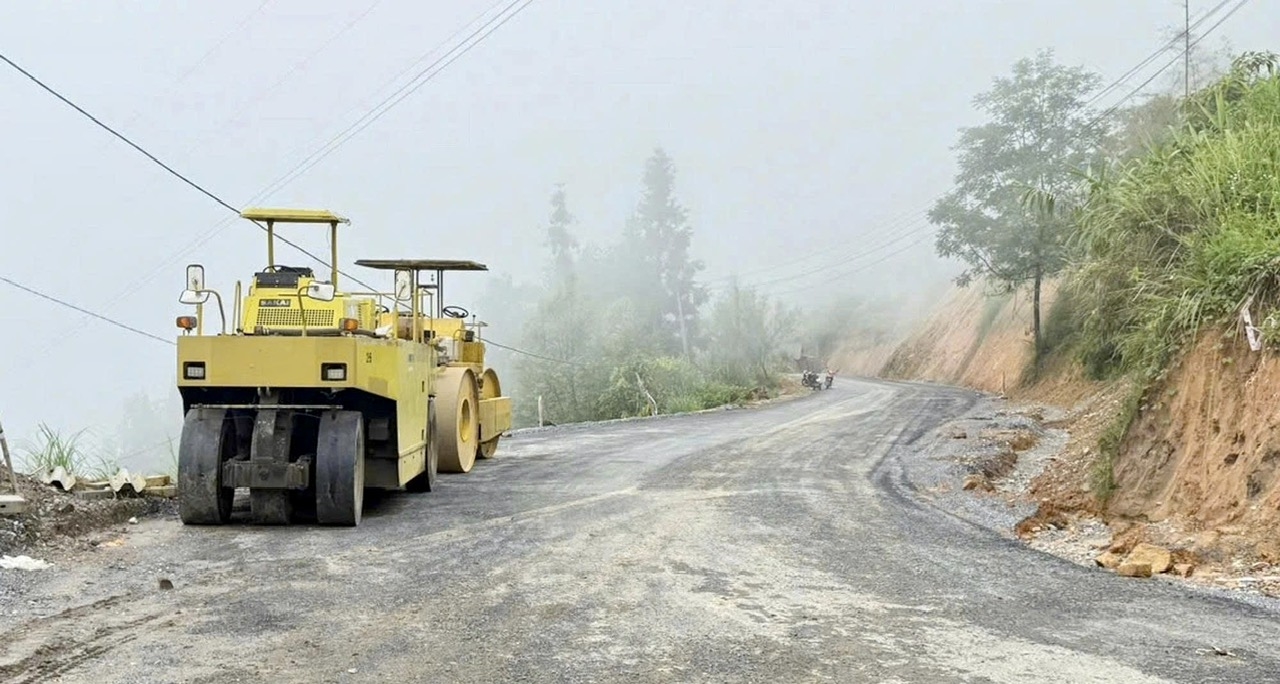 Tuyến đường tỉnh lộ 153 đang được đầu tư nâng cấp theo nguồn vốn Chương trình Mục tiêu quốc gia