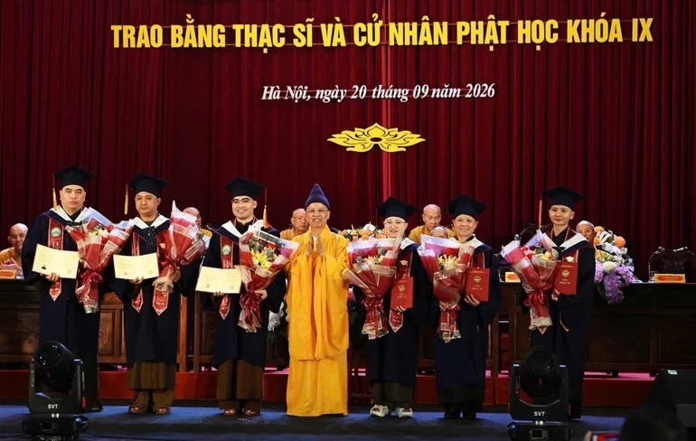 Các tăng ni sinh nhận Bằng Thạc sĩ Phật học