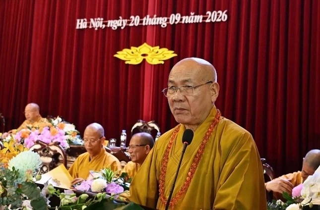 Hòa thượng Thích Quảng Tùng, Phó Chủ tịch Hội đồng Trị sự, Phó Viện trưởng - Trưởng ban Bảo trợ Học đường Học viện Phật giáo Việt Nam tại Hà Nội ban đạo từ tại buổi lễ