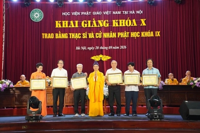 Trao tặng Bằng Tuyên dương công đức đối với các giảng sư, giảng viên Học viện