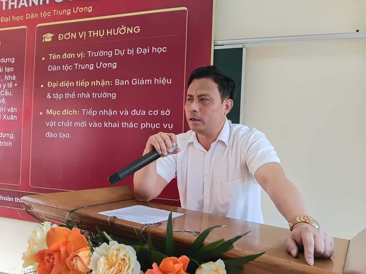 Tiến sĩ Nguyễn Văn Đức, Giám đốc Ban Quản lý Dự án chuyên ngành xây dựng (Bộ Dân tộc và Tôn giáo) phát biểu chỉ đạo tại buổi làm việc