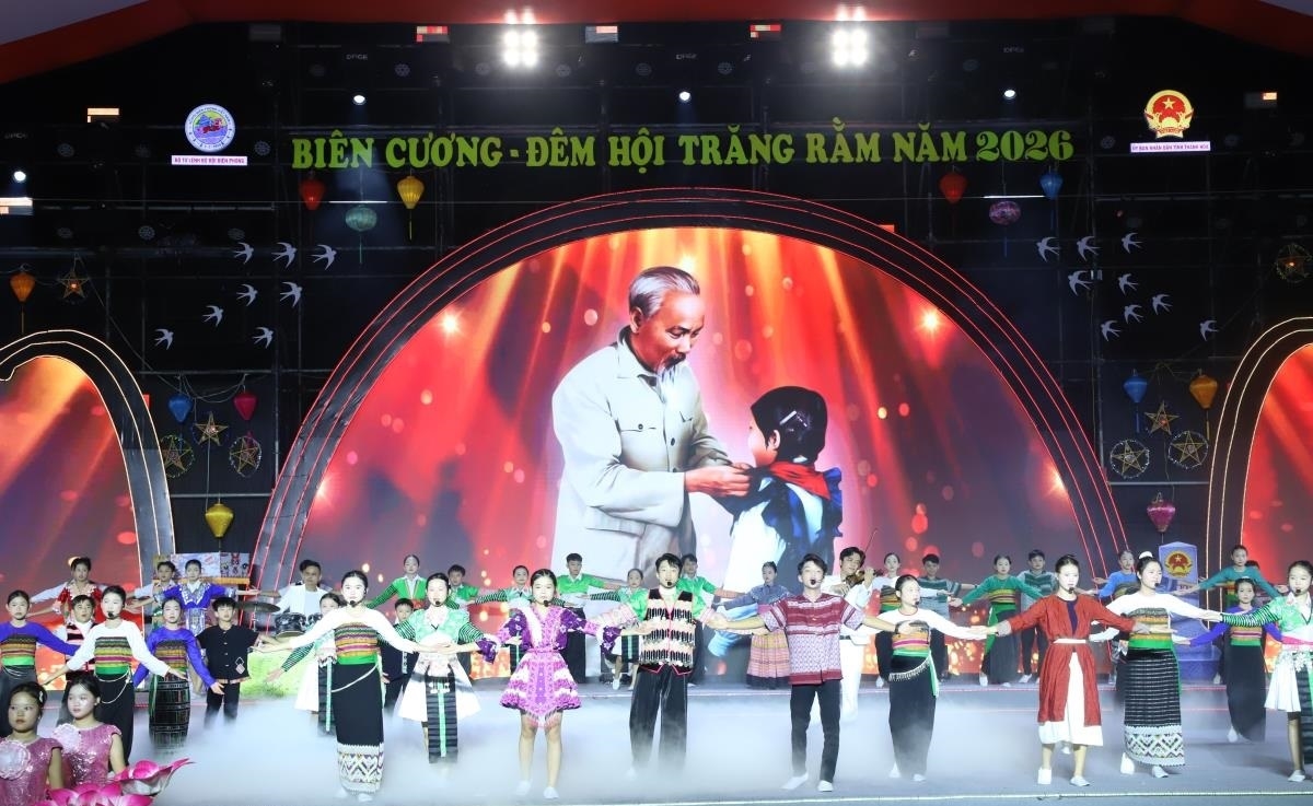 Ca khúc ngợi ca tình yêu của Bác Hồ dành cho thiếu niên, nhi đồng làm đêm hội trăng rằm thêm ấm áp