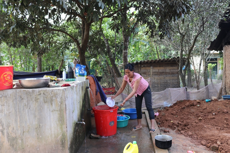Người Si La ở Điện Biên được tiếp cận nước sinh hoạt hợp vệ sinh (Ảnh Phương Liên)