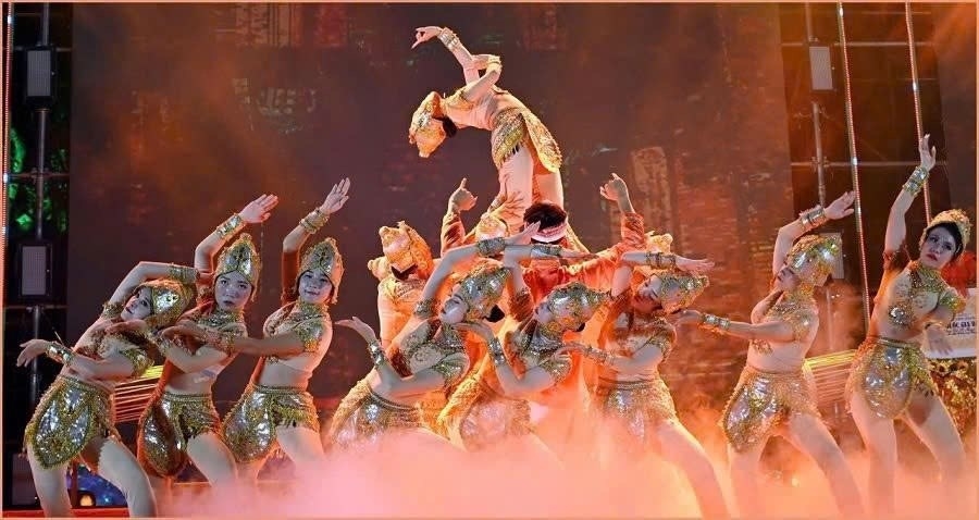 Nghề chạm khắc bạc được vợ chồng ông Cần gìn giữ qua nhiều năm, góp phần bảo tồn những nét văn hóa đặc sắc trong đời sống của đồng bào Chăm ở tỉnh Khánh Hòa