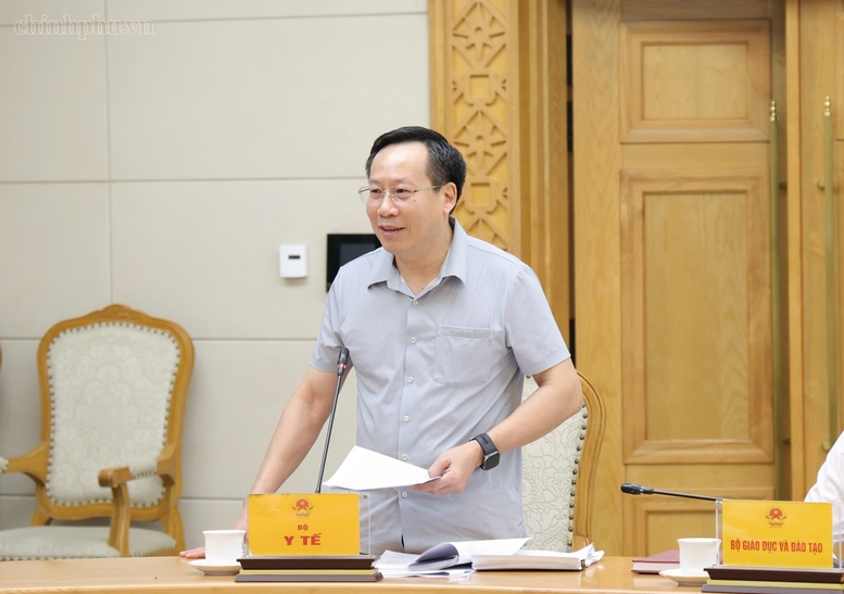 Lãnh đạo các bộ trao đổi, thảo luận về các nội dung còn ý kiến khác nhau - Ảnh: chinhphu.vn/Gia Huy