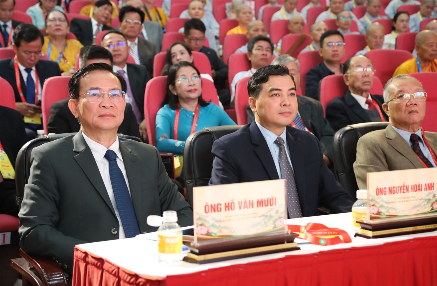 Thứ trưởng Thường trực Bộ Dân tộc và Tôn giáo Nguyễn Hoài Anh; lãnh đạo tỉnh Lâm Đồng cùng các đại biểu tham dự Đại hội