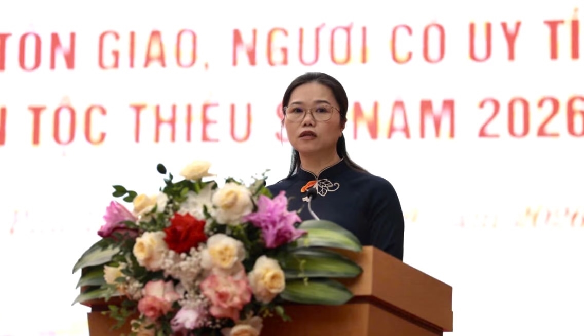 Bà Bùi Thị Minh, Phó Bí thư Tỉnh ủy, Chủ tịch Ủy ban MTTQ Việt Nam tỉnh Phú Thọ phát biểu chỉ đạo tại Hội nghị