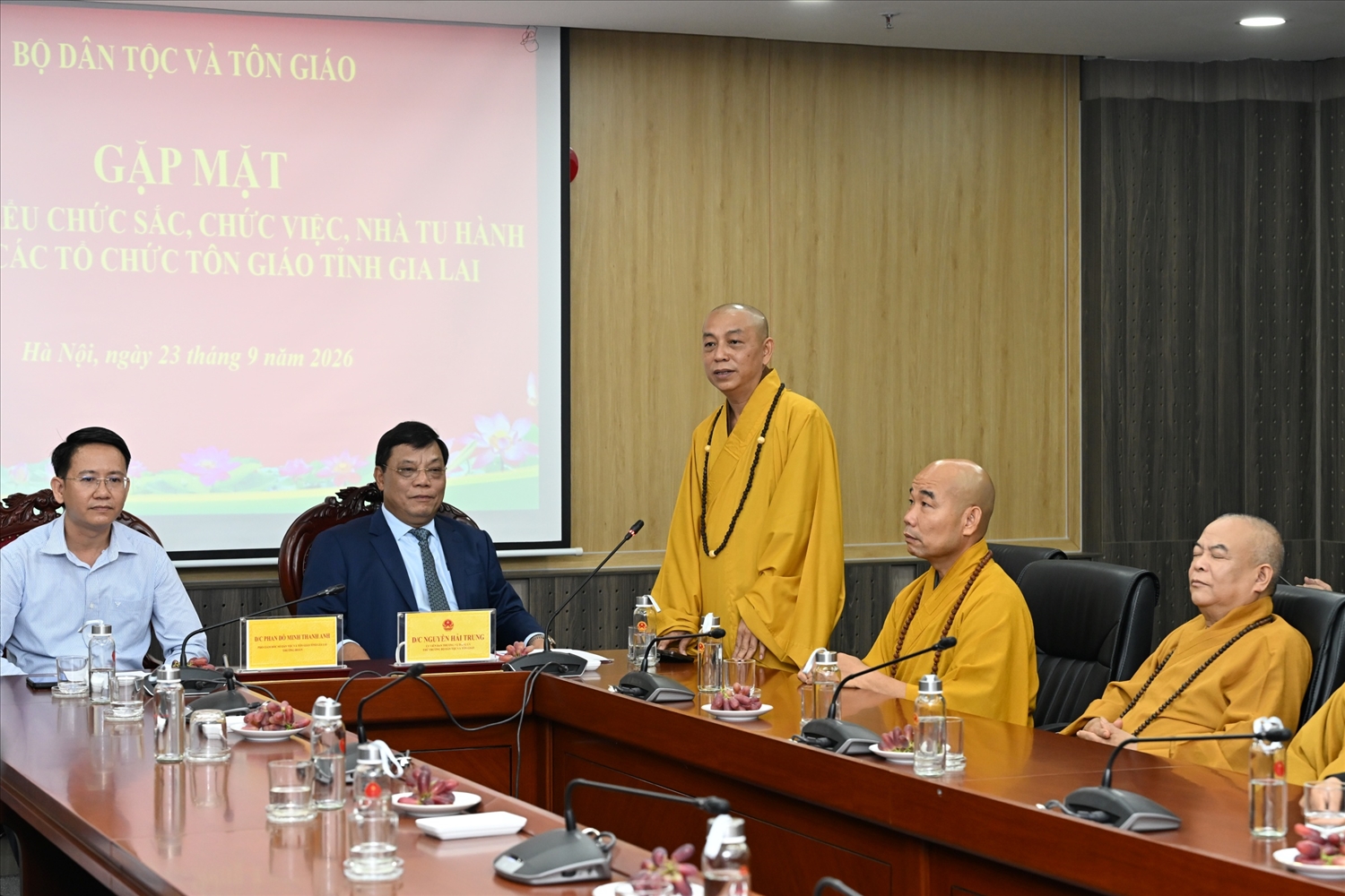 Thượng tọa Thích Quảng Dũng, Ủy viên dự khuyết Hội đồng Trị sự, Phó Trưởng Ban Trị sự Giáo hội Phật giáo Việt Nam tỉnh Gia Lai phát biểu tại cuộc gặp mặt