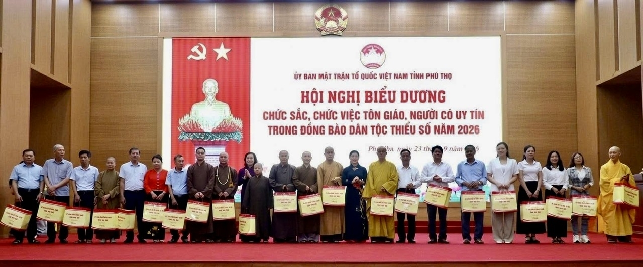 Lãnh đạo tỉnh Phú Thọ biểu dương, trao quà, vinh danh các chức sắc, chức việc tôn giáo và người có uy tín tiêu biểu năm 2026