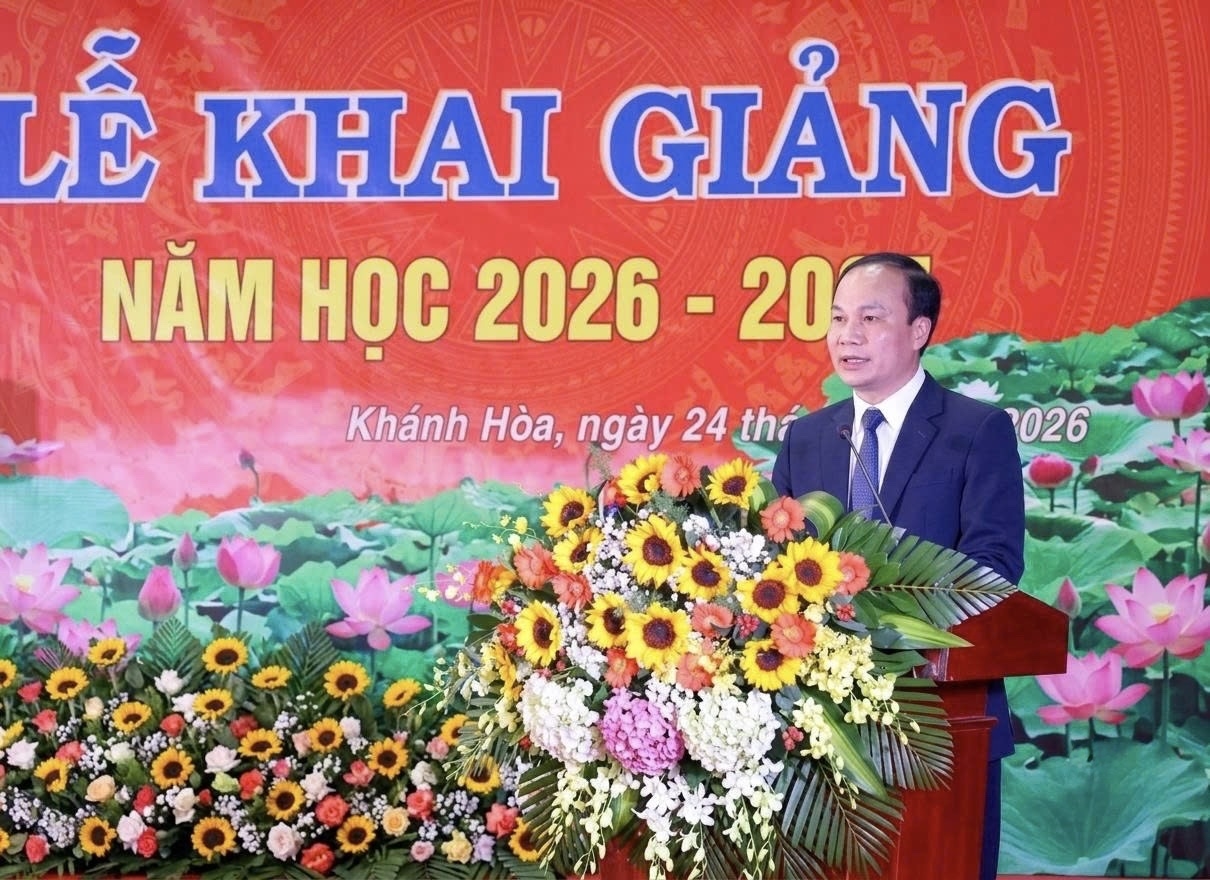 Ông Lê Phú Thắng - Hiệu trưởng Trường Dự bị Đại học Dân tộc Trung ương Nha Trang phát biểu tại Lễ khai giảng
