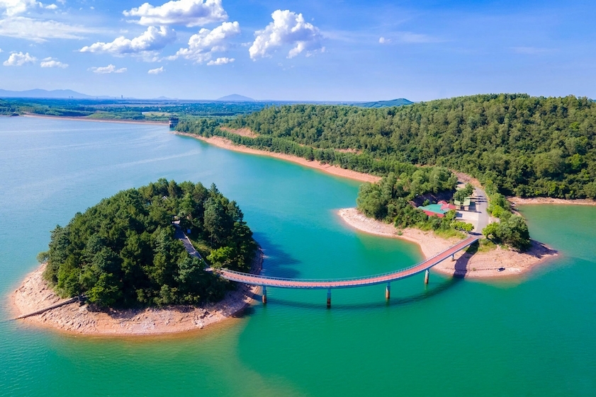 Vẻ đẹp thơ mộng, hữu tình của Hồ kẻ gỗ