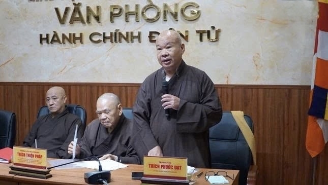 Thượng tọa Thích Phước Đạt Phó Trưởng ban Thường trực Ban Giáo dục Phật giáo Trung ương phát biểu tại cuộc họp