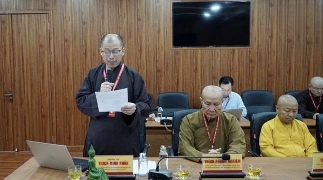 Thượng tọa Thích Minh Nhẫn phát biểu tại cuộc họp