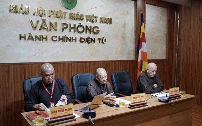 Chư tôn đức chủ trì cuộc họp