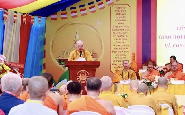 Hòa thượng Thích Thanh Nhiễu phát biểu ghi nhận, đánh giá cao những kết quả Ban Điều phối và Hợp tác Phật giáo Việt Nam tại Lào đạt được trong nhiệm kỳ qua