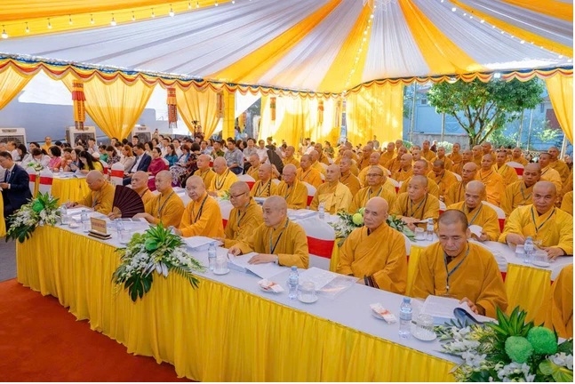 Chư tôn đức tham dự Hội thảo